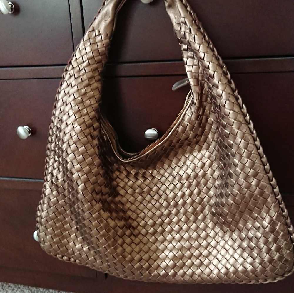 Cochni Italy Woven
Metallic brown bag